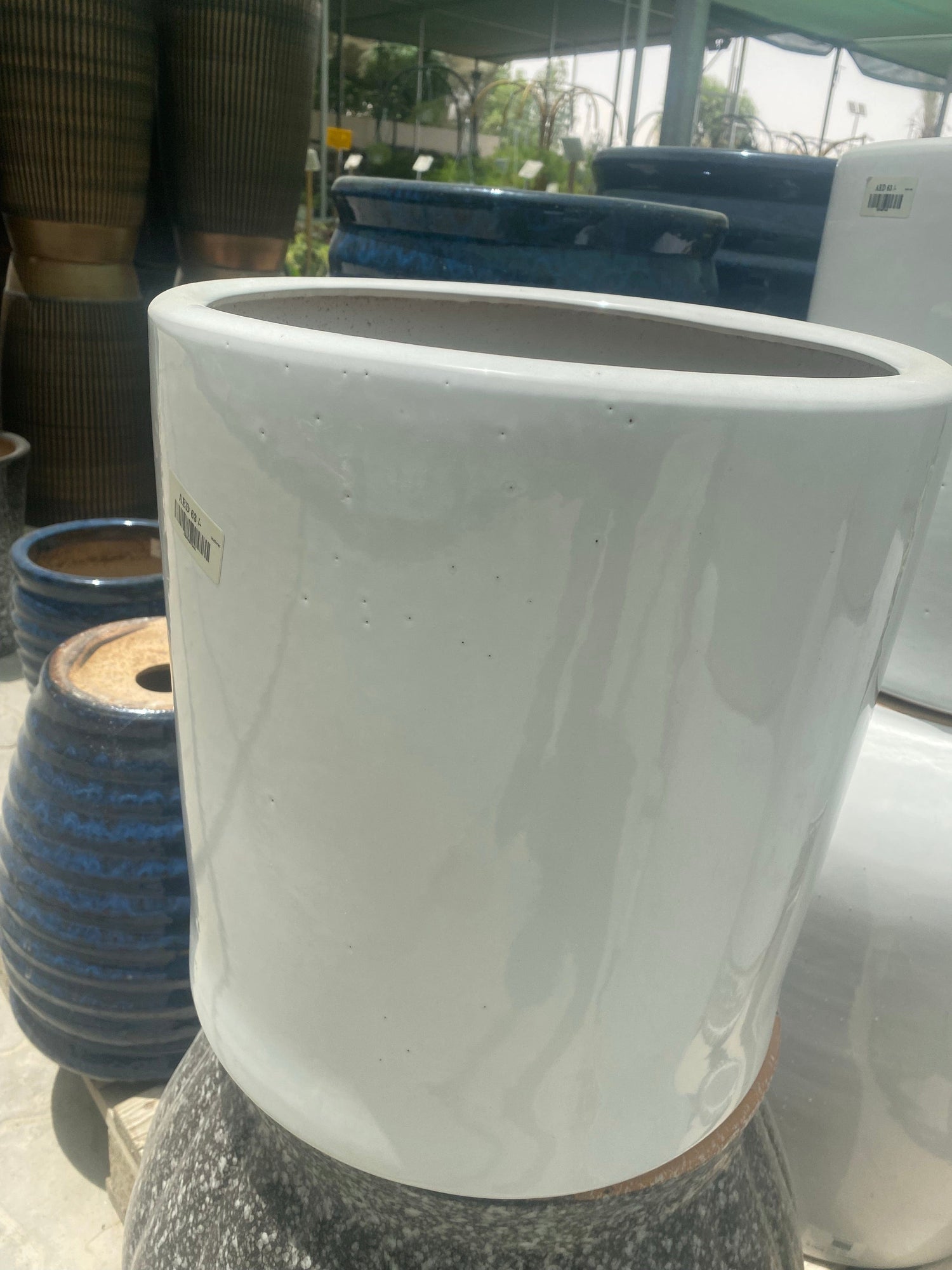 White ceramic pots round shape A11